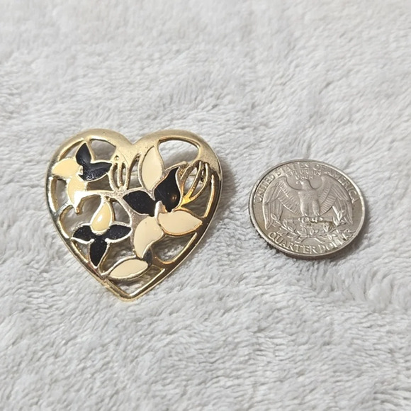 #437 VINTAGE Heart gold tone brooch - Picture 3 of 5